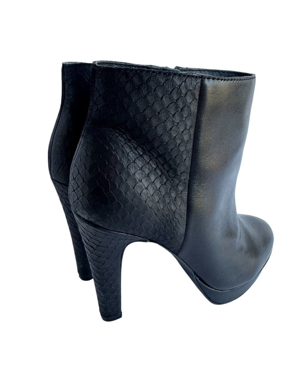Le Chateau Leather Heeled Booties Sz 8 Black Stiletto Boots Sexy Party Fall VGUC